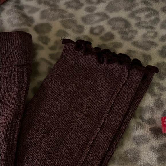 Abercrombie & Fitch XS Lounge Pants – Ruffled Hem, 25” Inseam - Picture 6 of 6